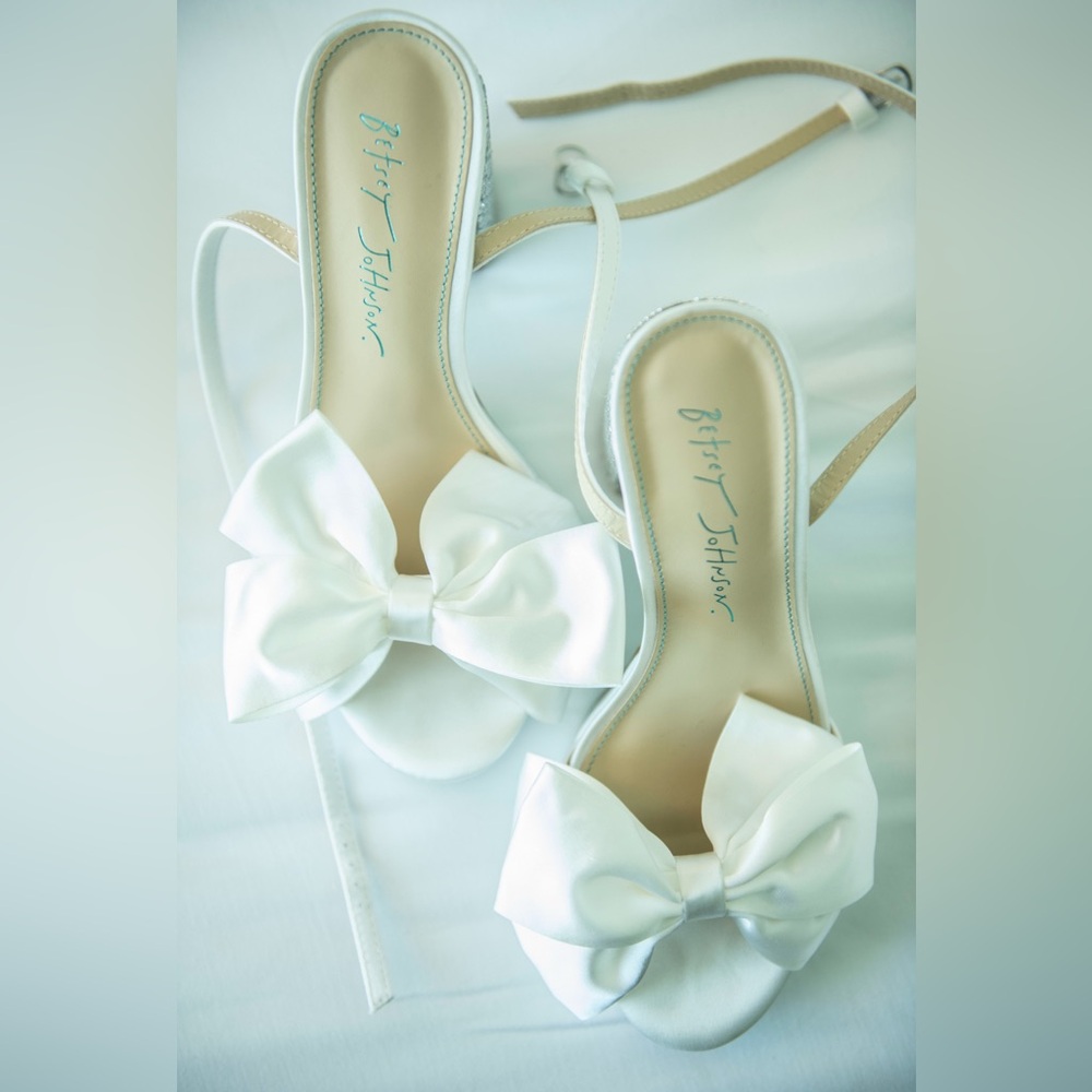 Betsey Johnson White Bow Women's Shoes